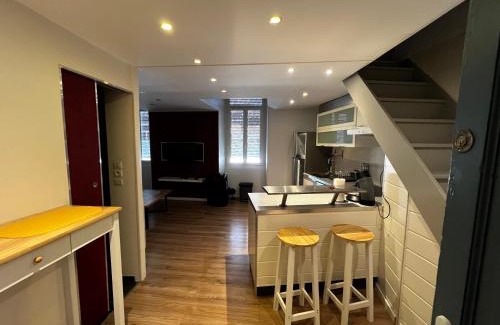 Quartier Administrations Apartment | NIMES Superbe appartement duplex climatisée