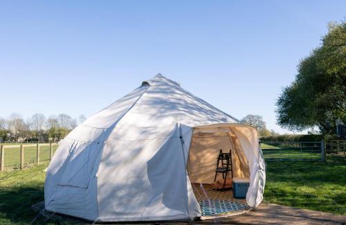 Brackley Other | Nine Acres, Hot Tub, peaceful