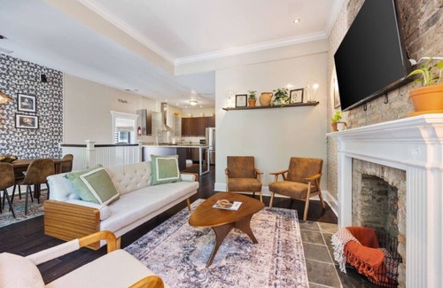 Wrigleyville House | Nine-Bedrooms in Wrigleyville