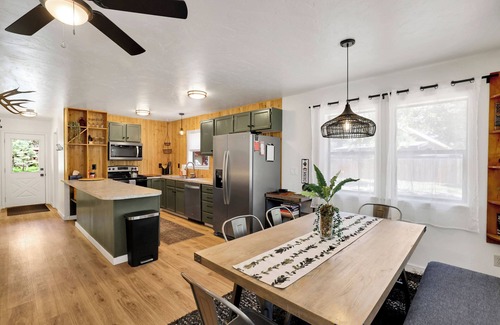 McCall Cabin | Nine Pines Outpost: Pet Friendly, Hot Tub, Game Room, w/Private Treetop Escape.