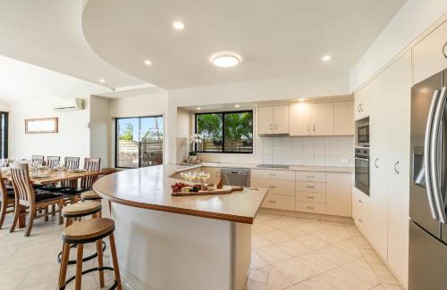 Yamba House | Nirvana Waters - Waterfront with Pool
