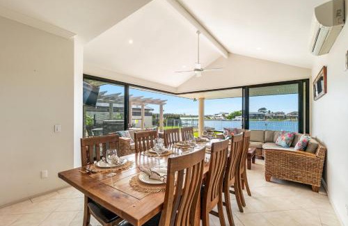 Yamba House | Nirvana Waters - Waterfront with Pool