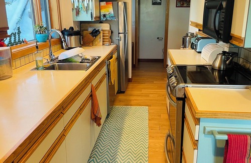 Tahoma Cabin | nnCharming 3-bedroom cabin with fitness room and WiFi in delightful Rubicon bay