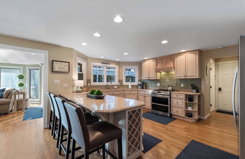 Sheboygan House | nnLuxury Downtown Sheboygan 4BR-2.5 Bath - 3 min walk to beach - Lakeside Legacy