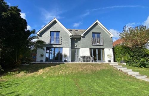 Maenporth House | No.10 Falmouth - 2 minutes walk to the beach