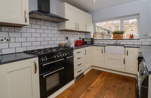 Harrogate Cottage | NO. 21, pet friendly, character holiday cottage in Harrogate