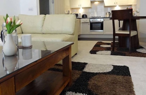 Seafront Apartment | No.5 Apartment - close to beach - By Crown Gardens