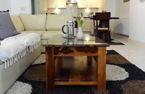 Seafront Apartment | No.5 Apartment - close to beach - By Crown Gardens