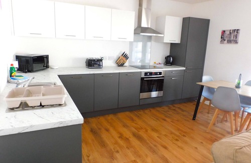 Lanark Apartment | No 5 - Modern 2 bedroom Apartment in Lanark Town Centre