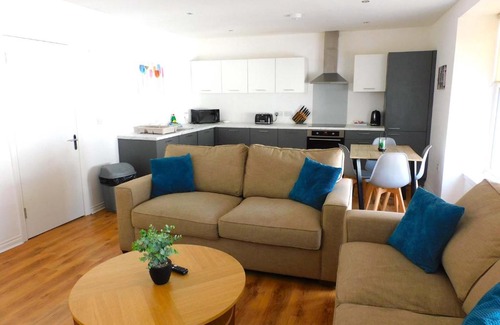 Lanark Apartment | No 5 - Modern 2 bedroom Apartment in Lanark Town Centre