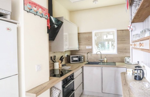 Beaumaris House | NO 62, family friendly, character holiday cottage in Beaumaris