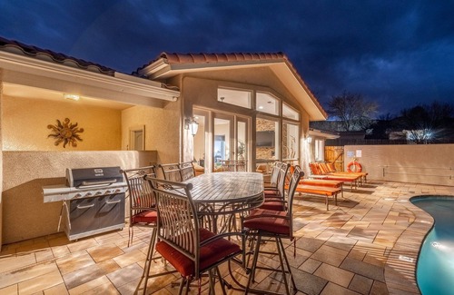 Oak Creek House | NO clean fee, Red Rock VIEWS, Heated Pool, 5BR