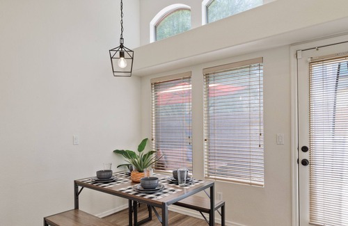 Arrowhead Sunrise House | No Cleaning Fee | Bright, Clean, Stylish