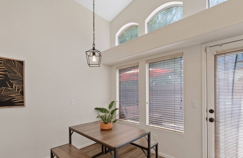 Arrowhead Sunrise House | No Cleaning Fee | Bright, Clean, Stylish