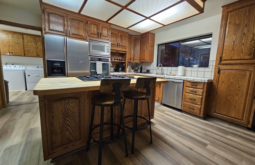 Three Rivers Cabin | No Cleaning Fee, New AC, Hot Tub, Pets Allowed, 6 Car Parking, EV Charger