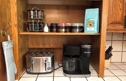 Three Rivers Cabin | No Cleaning Fee, New AC, Hot Tub, Pets Allowed, 6 Car Parking, EV Charger
