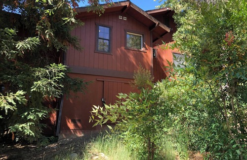 Three Rivers Cabin | No Cleaning Fee, New AC, Hot Tub, Pets Allowed, 6 Car Parking, EV Charger