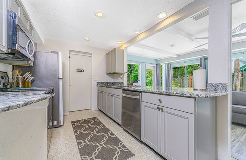 Englewood House | 🐬NO DAMAGES, ACCEPTING BOOKINGS, New Private Heated Pool and Hot Tub🐬