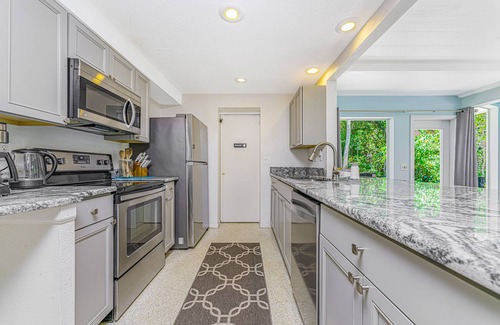 Englewood House | 🐬NO DAMAGES, ACCEPTING BOOKINGS, New Private Heated Pool and Hot Tub🐬