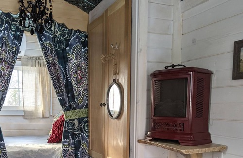 Salmon House | No Fees! Riverfront Red Gypsy Wagon on Mini Donkey Ranch!