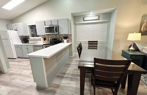 Indian Point Condo | NO STEPS Lakeview Top Floor Blue Bird Retreat