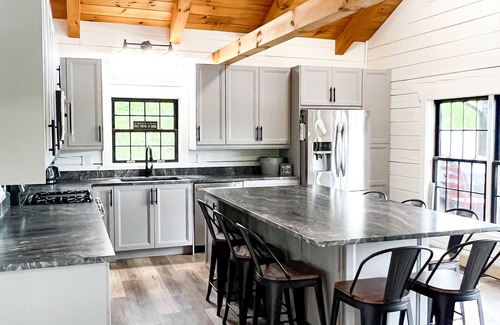 Grove House | NO WAKE ZONE RETREAT! Lake Front, Private Dock, Renovated in 2024