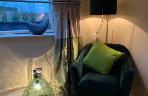 Thornham Bed & Breakfast | No33 THORNHAM BOUTIQUE SUITES