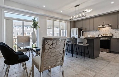 Hamilton House | Noah's Amazing Home