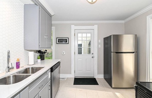 Noblesville House | Noblesville Getaway | Cozy, Central & Relaxing