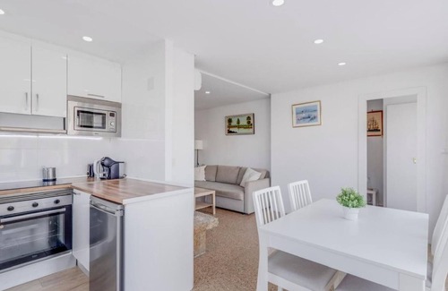 Torremolinos City Centre Apartment | Nogalera Rainbow, 2-bedroom apartment with Pool and parking.