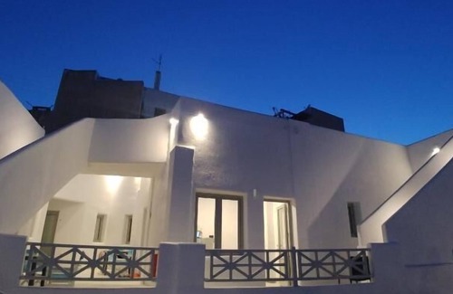 Fira Apartment | Nolis White Fira