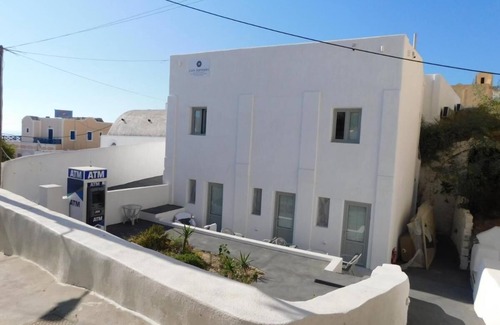 Fira Apartment | Nolis White Fira