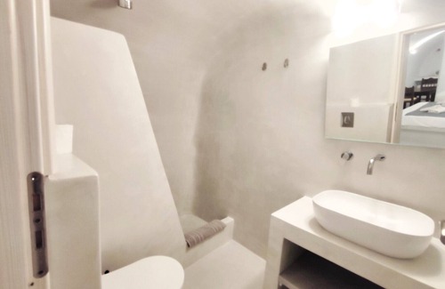 Fira Apartment | Nolis White Fira