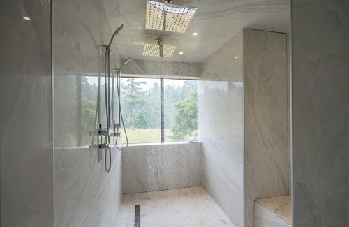Harcourt Resort | Nomi - 304 King Suite