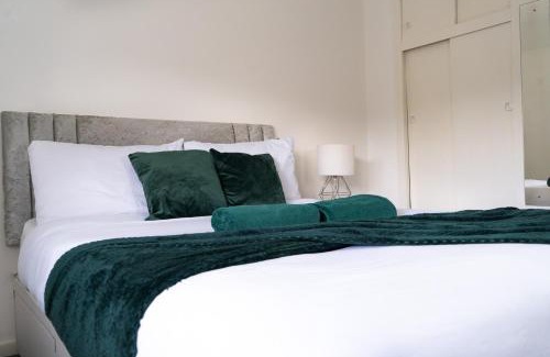 Harborne Apartment | Noormak nights-Private Whole House Stay In Birmingham