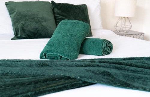 Harborne Apartment | Noormak nights-Private Whole House Stay In Birmingham
