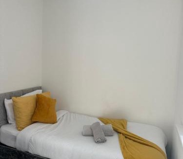 Harborne Apartment | Noormak nights-Private Whole House Stay In Birmingham
