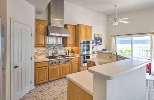 Lakeport House | NorCal Lakehouse