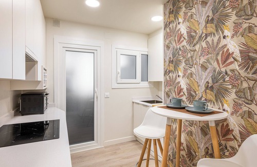 Gornal Apartment | Nordic style apartment near Plaza España
