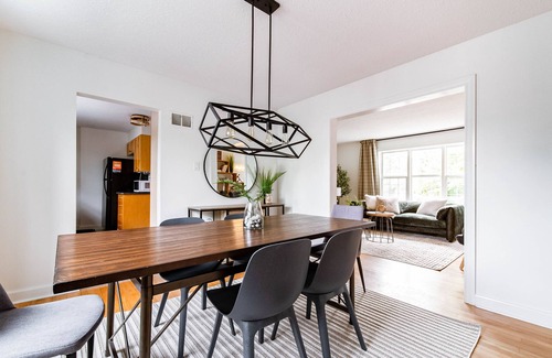 Griesbach House | Nordic Spa Retreat - Hot Tub - King Bed - Firepit - BBQ!