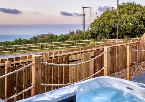 Hele Apartment | North Devon Resort One bedroom sea view hot tub Residence