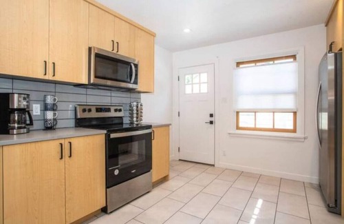 North End House | North End Bungalow Pet Friendly, HyDe PaRk!