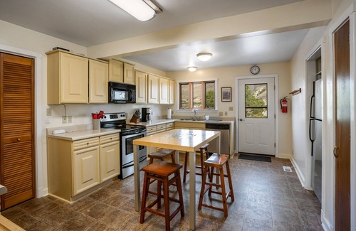 Gardiner House | North Entrance House - Cozy Home Minutes from Yellowstone's North Entrance!