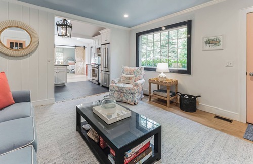 Cutchogue Cottage | North Fork Beach Cottage in Fleets Neck - walk to Beach and close to Vineyards!