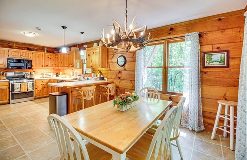 Jasper Cabin | North Georgia Cabin w/Hot Tub & Community Perks!