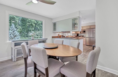 North Hills House | North Hills Home 4 BR/2 BA with attached studio