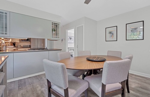 North Hills House | North Hills Home 4 BR/2 BA with attached studio