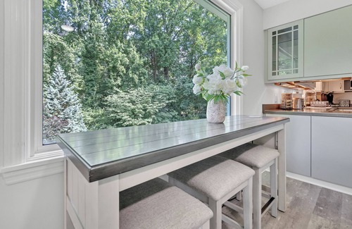 North Hills House | North Hills Home 4 BR/2 BA with attached studio