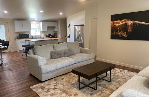 Ingram House | North House, 3BR/2BR, Sleeps 12, Wrap-Around Porch, Grill, Firepit