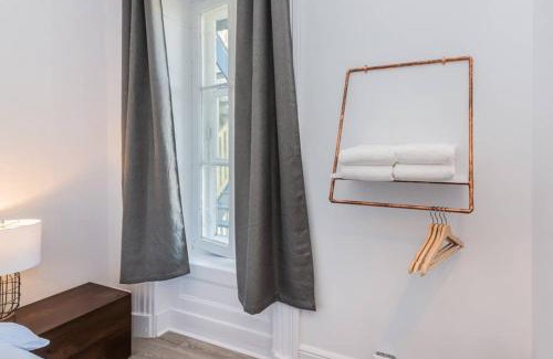 Lower Town Apartment | North House - Manoir des Remparts- Renovated 3 Bedroom Oasis